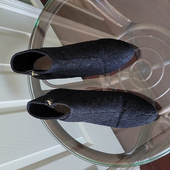 Kelly & Katie Black Lace Bootie - Picture 4 of 9